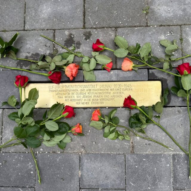 Heute zum Holocaust-Gedenktag Fotos von der Stolpersteinverlegung im Juli 2025 in der Samtgemeinde Hambergen. Tova Friedman: „Ich flehe Sie an: Wiederholen Sie nicht die Geschichte, die ich durchleiden musste“